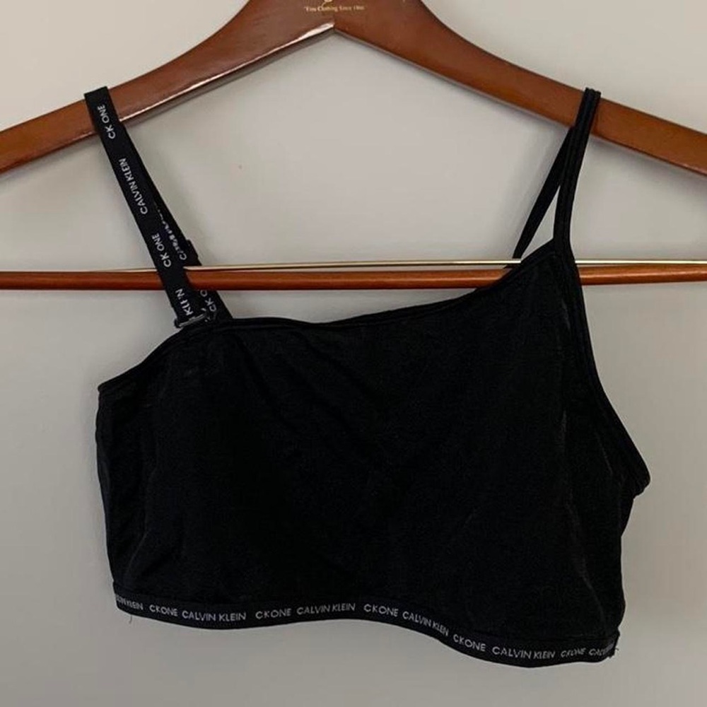 m calvin klein mesh bra
thin material
brand new
can be sized down